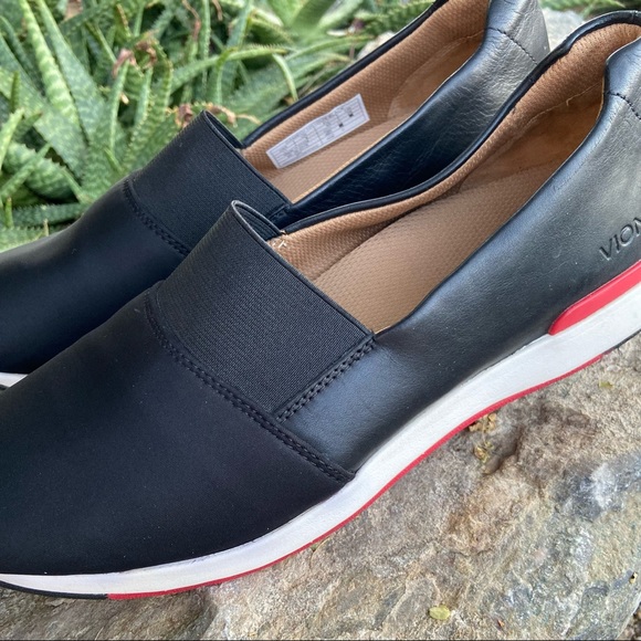 VIONIC Black Leather Slip Ons ⭐️ So Cute - Picture 5 of 13